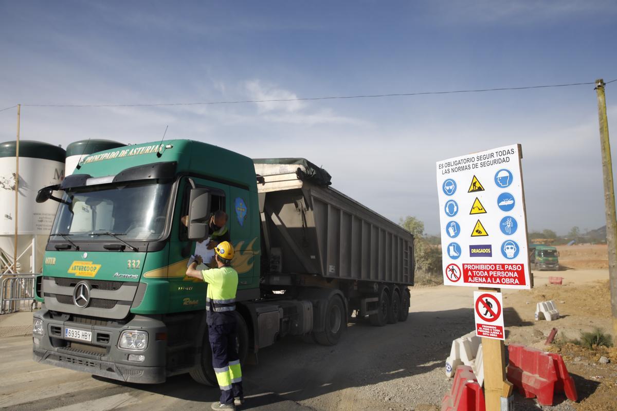 Despliegue y avance de las obras de Amazon en la parcela de Bobes