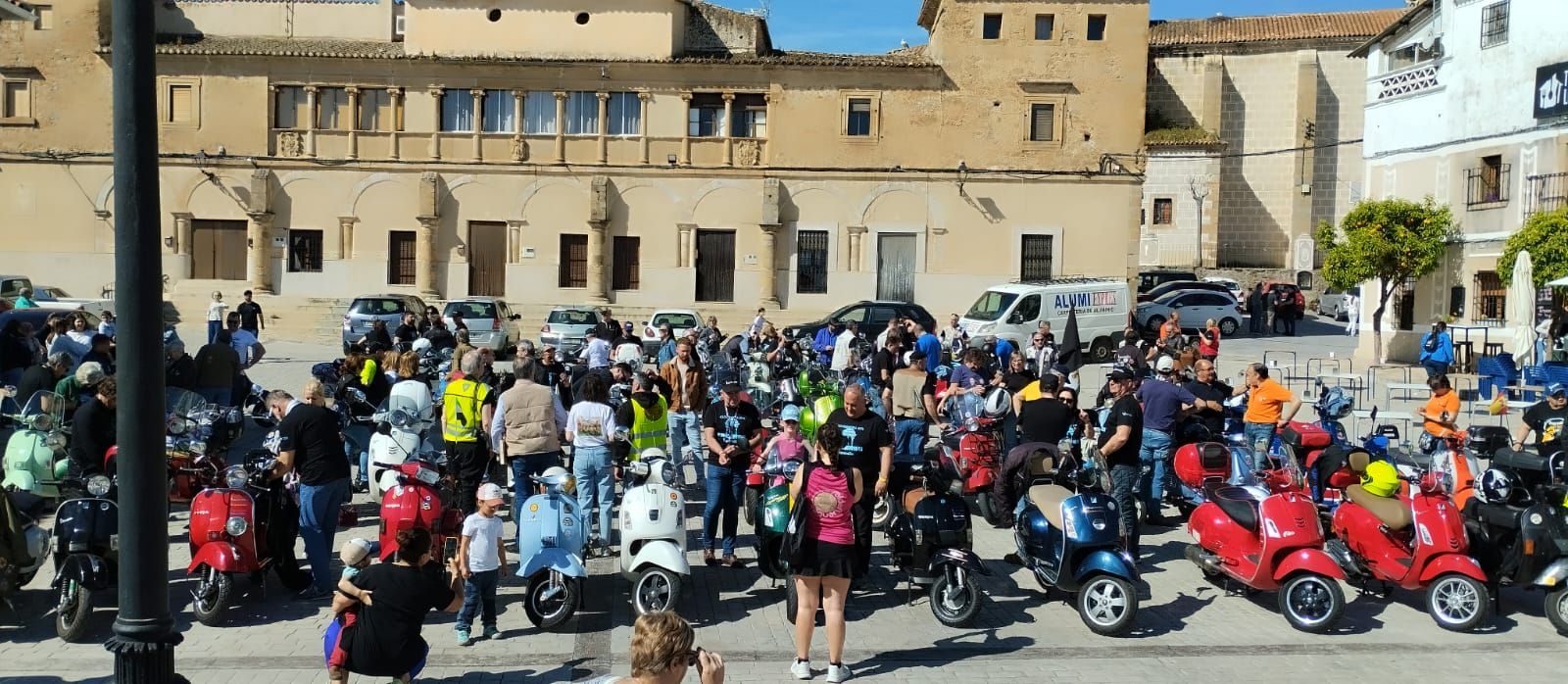 Galería | Los amantes de las vespas conocen Valdefuentes