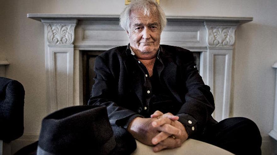 El sueco Henning Mankell.