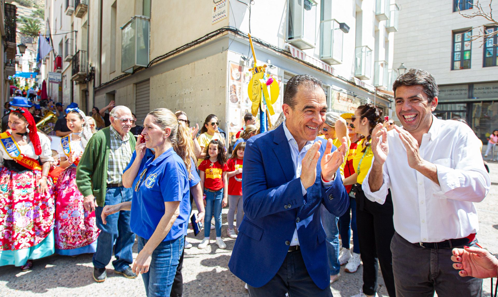 Santa Cruz se engalana con las Cruces de Mayo