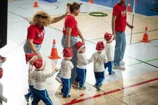 Una olimpiada en miniatura para recibir la Navidad: unos 200 niños disfrutan de los Juegos de Invierno de Acinte