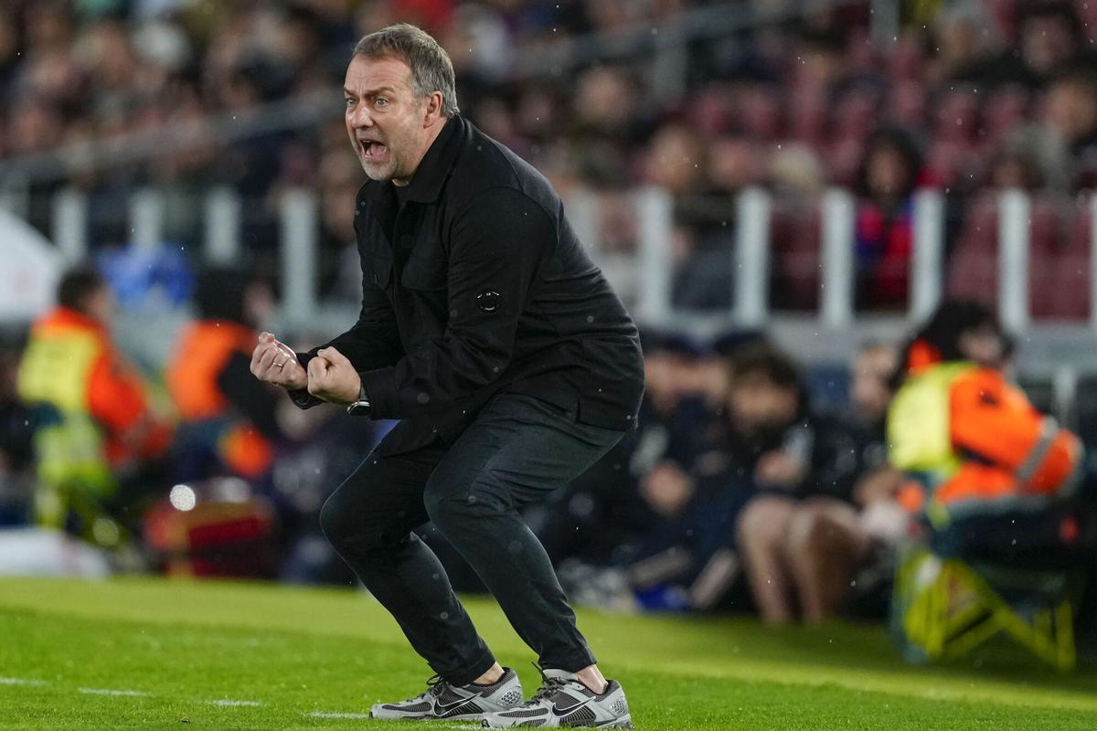 Hansi Flick vivió el partido ante el Real Oviedo con mucha intensidad