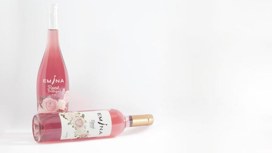 Botellas de la nueva gama de rosados Emina