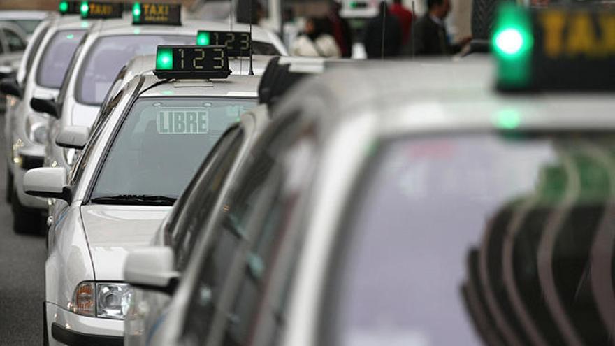 Taxis. El uso de tarjetas de prepago supone una novedad en Málaga.