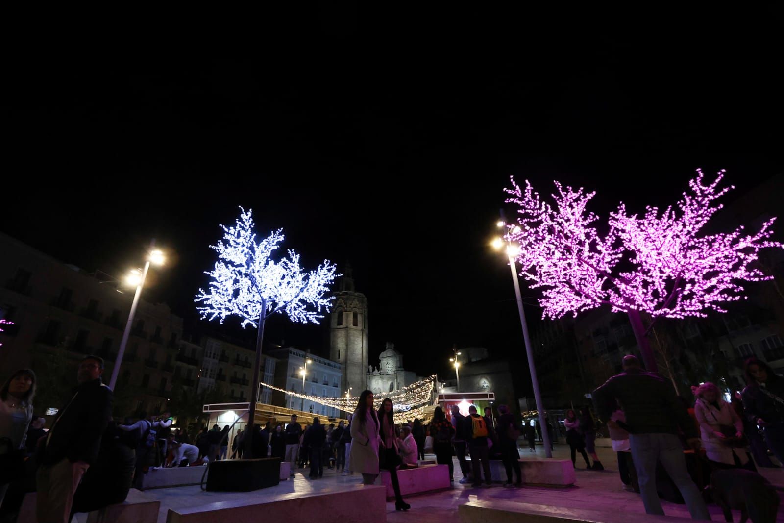 El centro de València, a reventar de gente por la decoración de Navidad