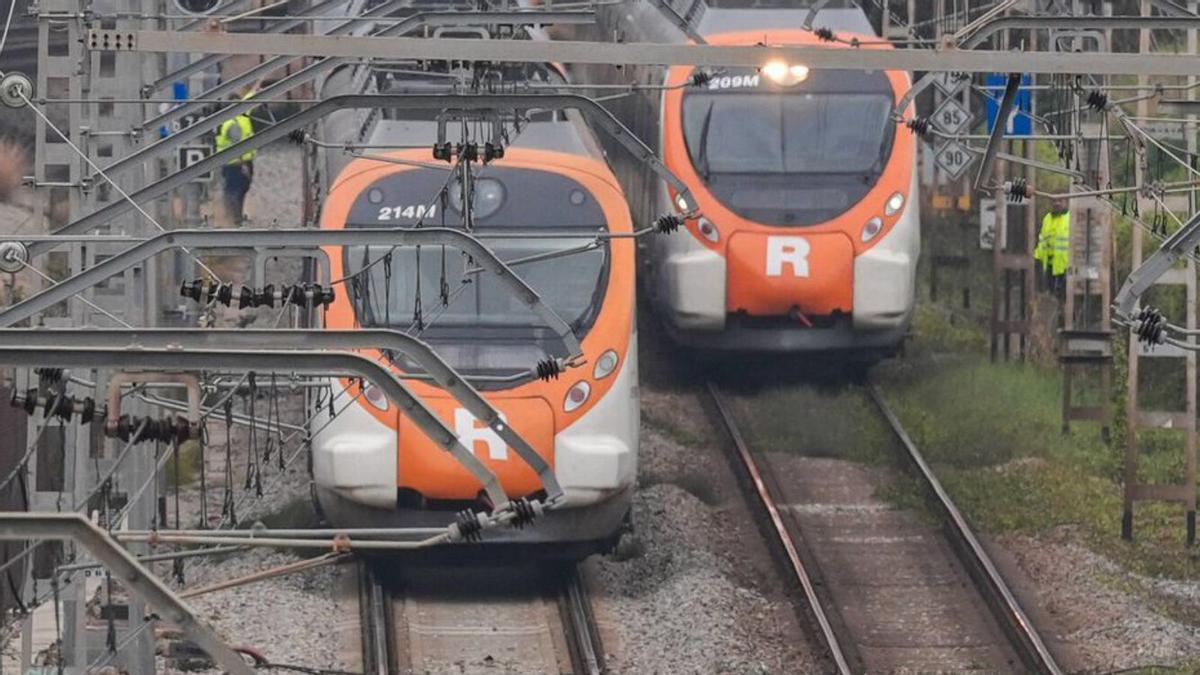 Avaria a la catenària d’un tren entre Bellvitge i Gavà, divendres. | ZOWY VOETEN