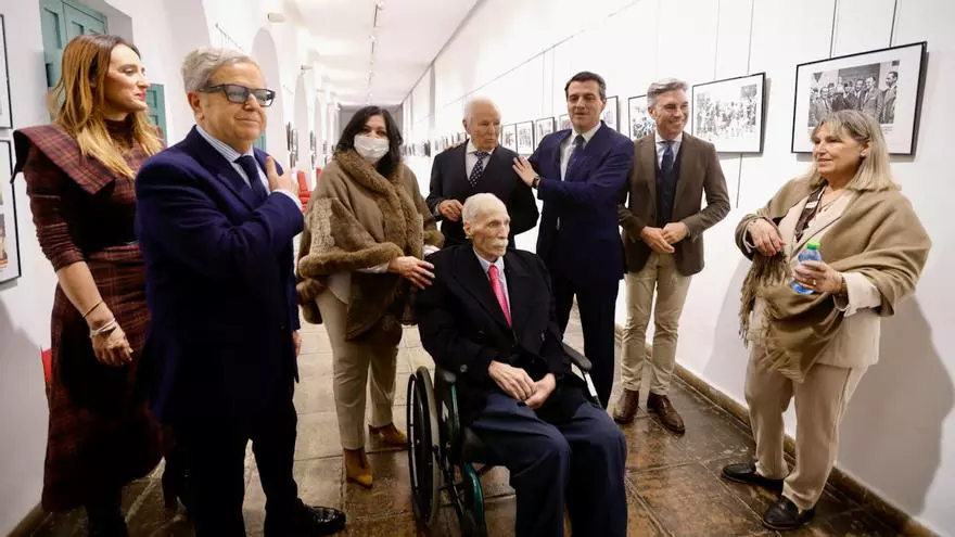La firma fotográfica Ladis celebra 80 años con una exposición dedicada a Manuel Benítez 'El Cordobés'