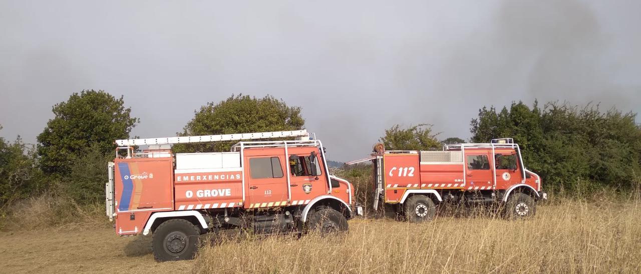 Medios desplazados al incendio de Piñeirón, esta tarde.