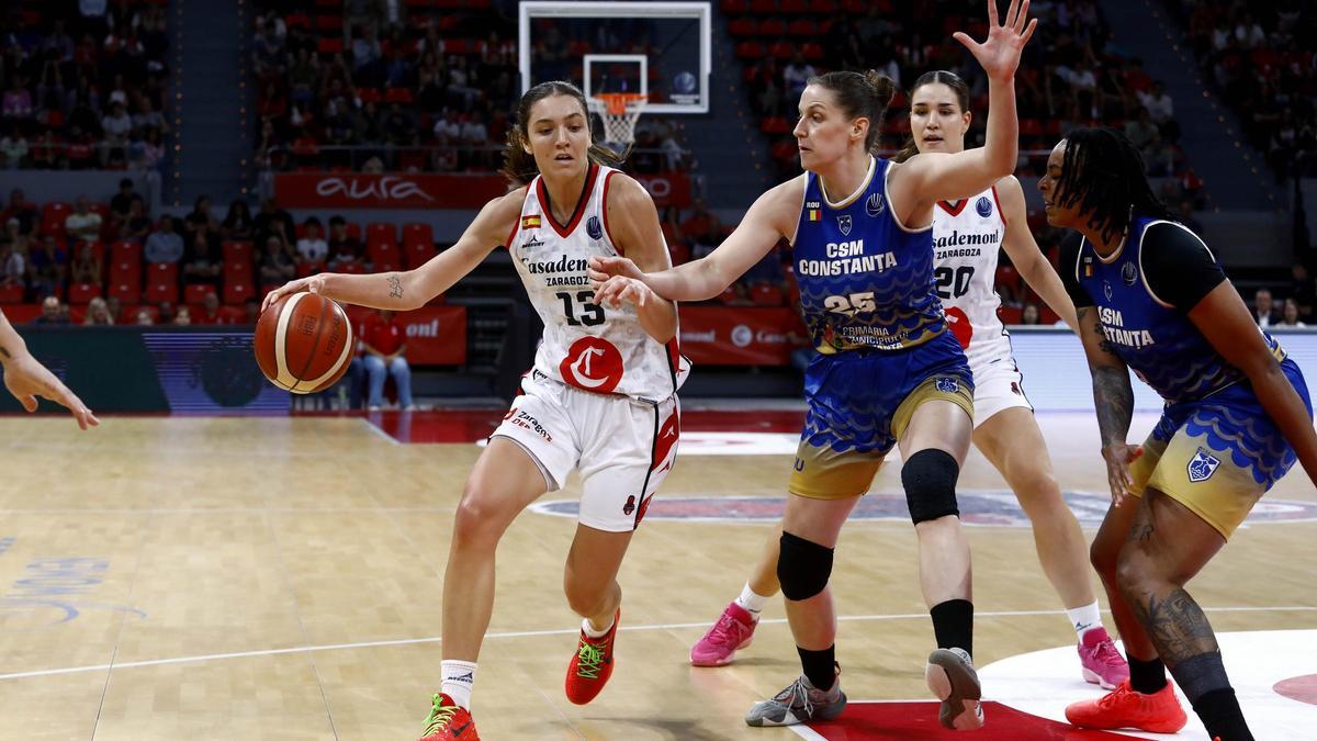 Helena Pueyo, en una acción en la previa de la Euroliga del pasado año frente al Constanta