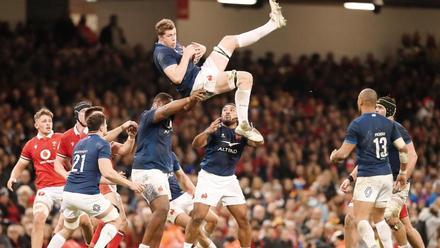 Acción del encuentro en el Millenium Stadium