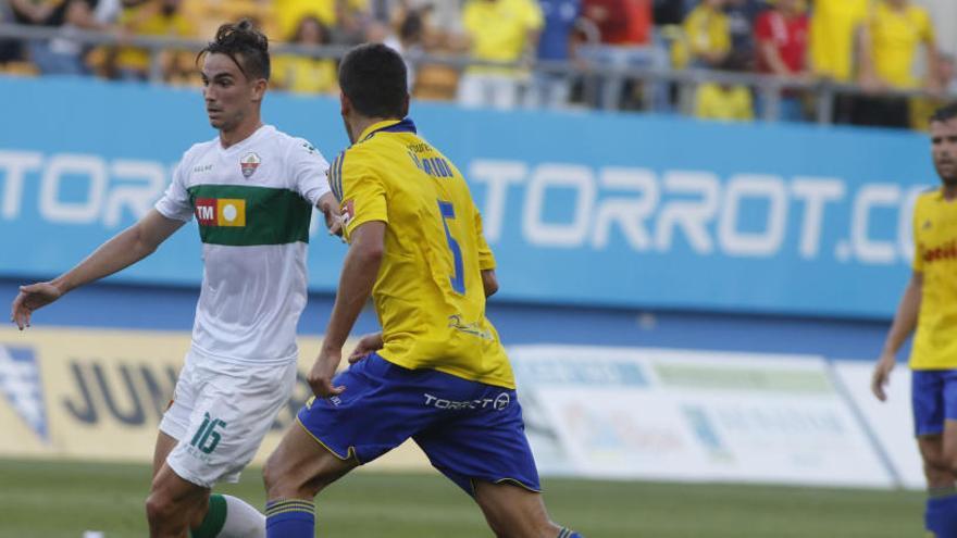 El centrocampista Fabián en el partido Cádiz-Elche