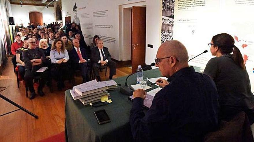 Imagen de la presentación, anoche en la Fundación Negrín, del libro &#039;Peligrosas y revolucionarias&#039;.