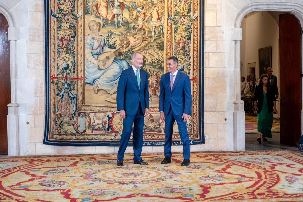 PALMA. Despacho en la Almudaina con el rey y el presidente del gobierno.