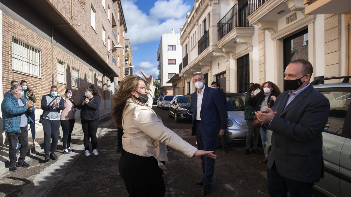 Reunión con los vecinos de la calle Argila en La Pobla de Vallbona.