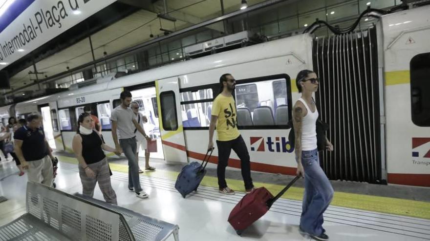 La Comisión Balear de Medio Ambiente propone que el tren llegue al aeropuerto y al litoral.