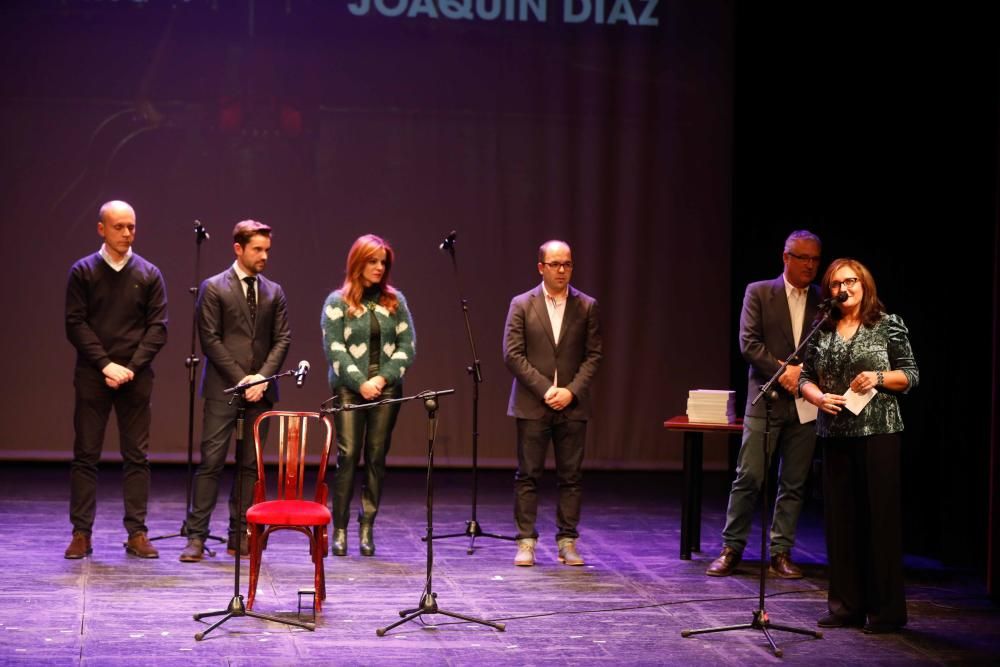 Zamora canta a Joaquín Díaz