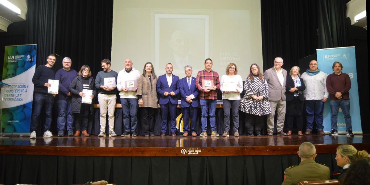 En la imagen, representantes de todos los centros que han concurrido al sello de excelencia de Vila-real, junto a las autoridades.