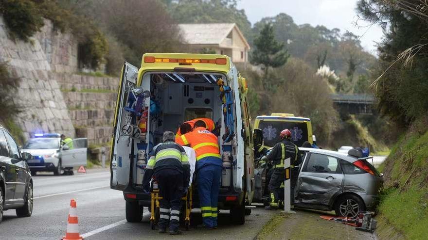 Accidente de tráfico en la vía rápida a Cambados. // Noé Parga