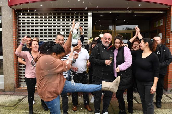 El Gordo cae en A Coruña: El primer premio de la Lotería de Navidad deja 180 millones entre la calle Barcelona y El Gaucho I