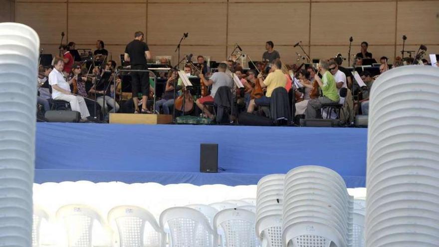 Ensayo de la Orquesta Sinfónica, ayer por la tarde en la plaza de María Pita.