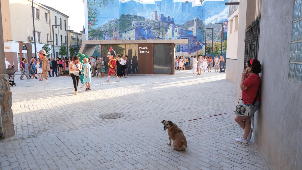 Así ha sido el acto de inaguración de la nueva Plaza de Arriba de Elda