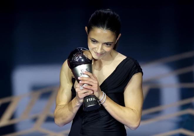 Gala Premios The Best FIFA 2023. Las mejores imágenes de los ganadores. Mejor jugadora, Aitana Bonmatí