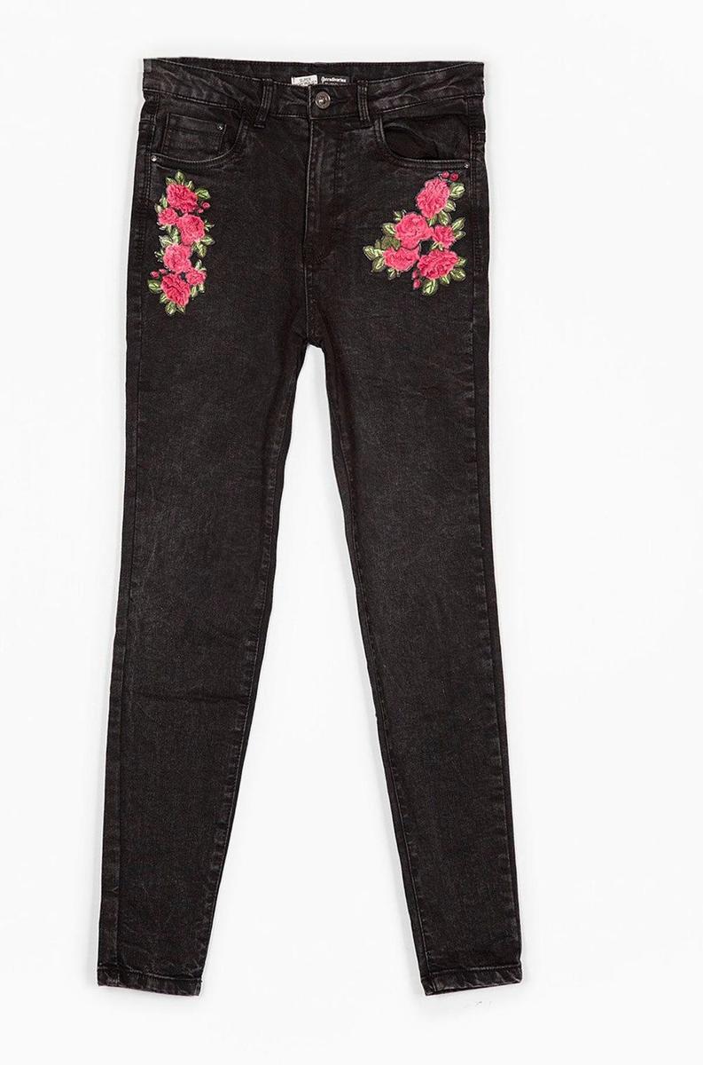 Jeans con flores (Precio: 15,99 euros)