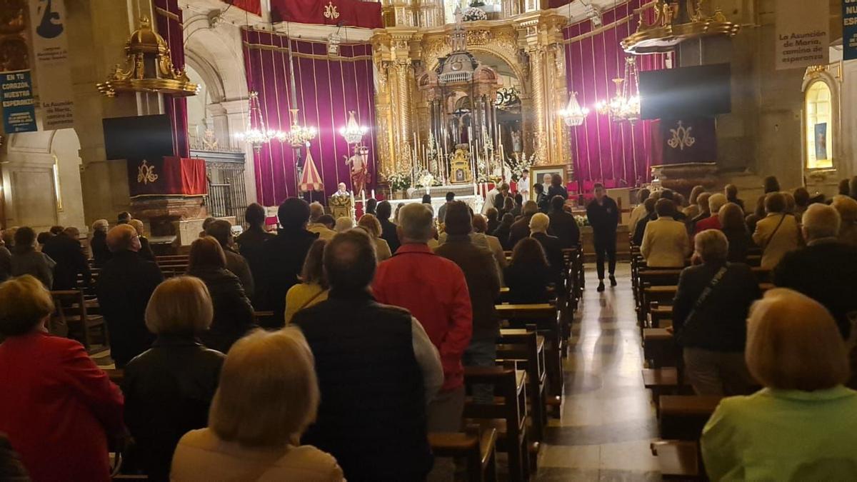 Vigilia de oración por el papa Francisco en la basílica de Santa María de Elche