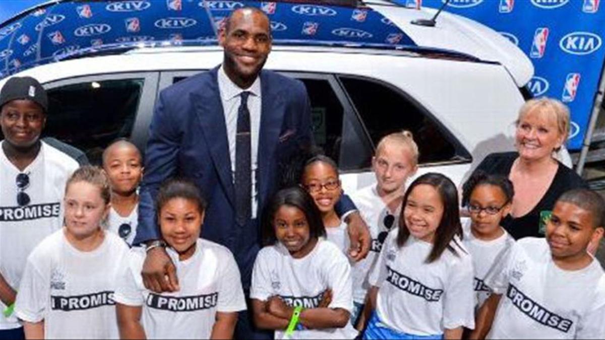 LeBron inaugura hoy su proyecto de escuela I Prromise en Akron