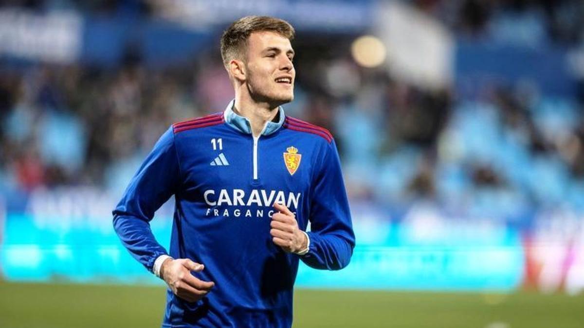 Samed Bazdar, en un calentamiento de un partido del Real Zaragoza.