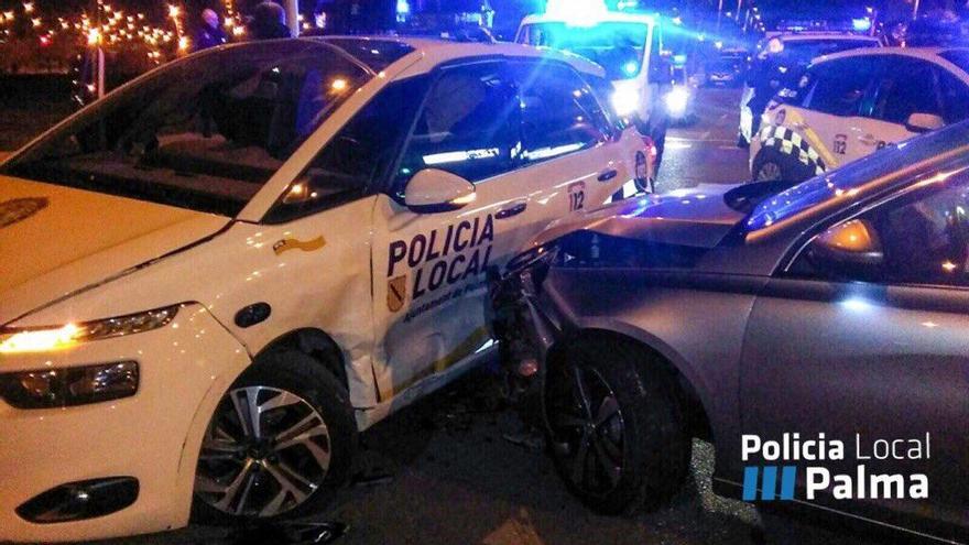 Un conductor bebido se salta un semáforo en rojo y hiere a dos policías locales en Palma