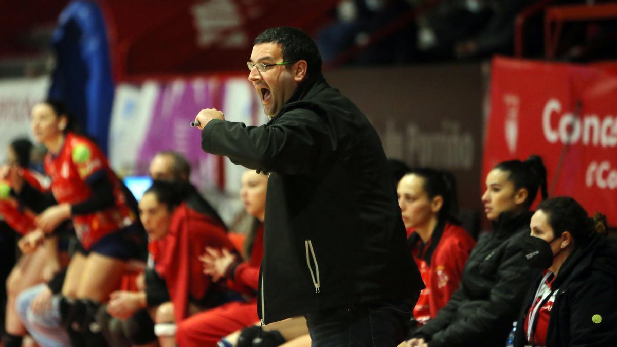 El entrenador del Conservas Orbe Rubensa, Isma Martínez.