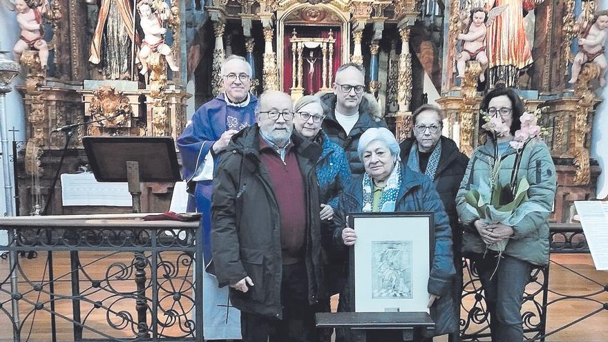 Crónica social compostelana | La antigua e ilustre Cofradía de San Roque homenajea a Carmen Lata