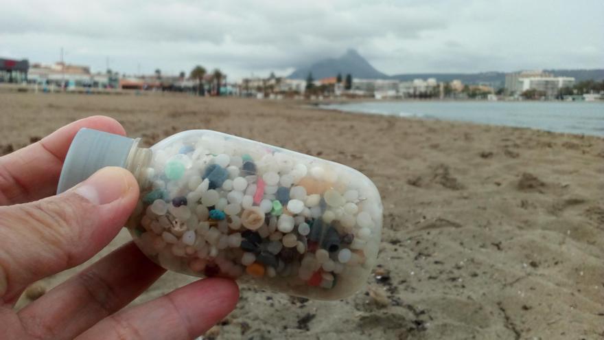 Hallan pélets en las playas de Dénia y Xàbia