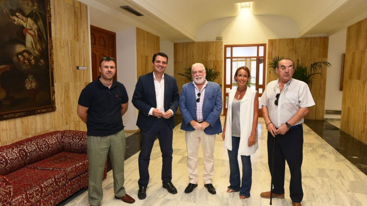 El Ayuntamiento renueva su apoyo a la Federación de Peñas Cordobesas