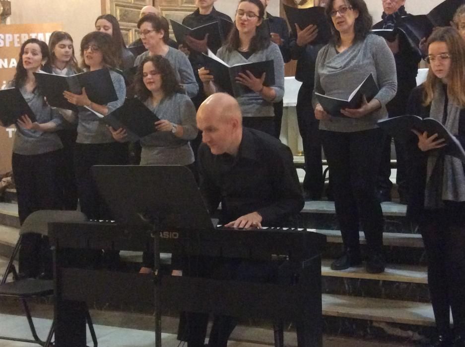 Cor Echo Vocis de Sueca amb la direcció de Cèlia Màñez.