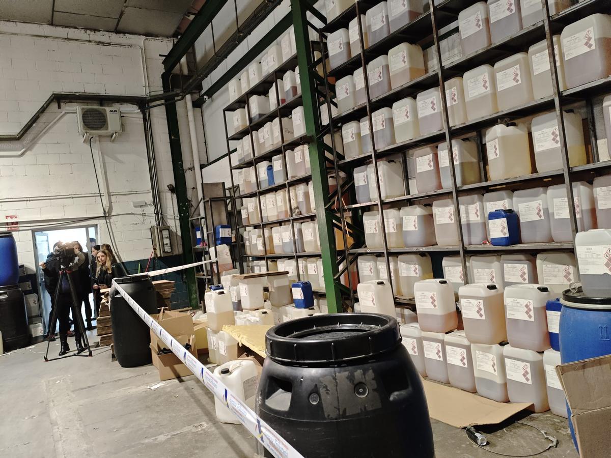Les imatges de la fàbrica de perfum falsificat de Fogars