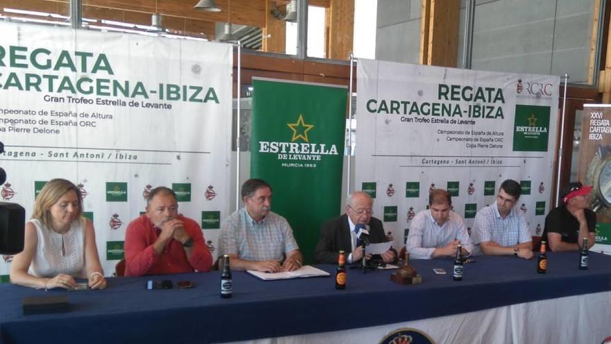 La Regata Cartagena-Ibiza parte con 32 embarcaciones