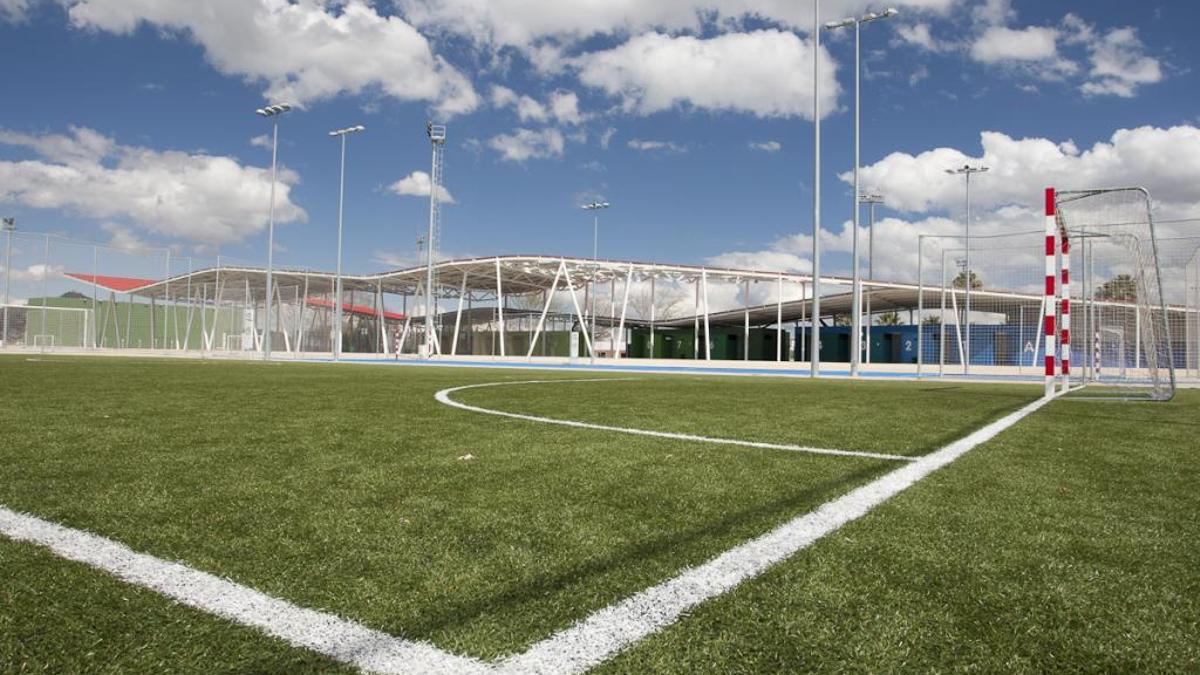 Campo de fútbol de césped artificial en Les Pereres, en una imagen de archivo.