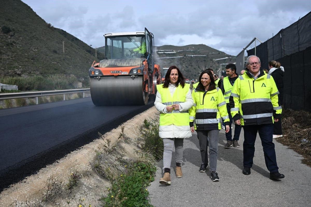 10/03/2026 La consejera de Fomento, Articulación del Territorio y Vivienda, Rocío Díaz, visita la renovación del firme del principal acceso a Albuñol desde la autovía A-7. POLITICA ANDALUCÍA ESPAÑA EUROPA GRANADA JUNTA DE ANDALUCÍA