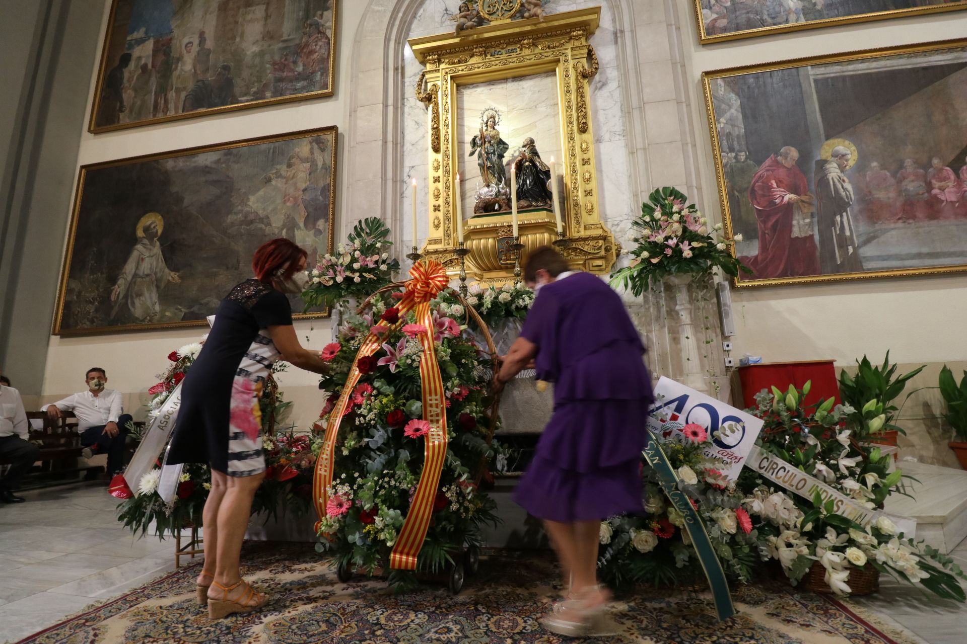 Ofrenda floral a la Virgen de los Lirios de Alcoy