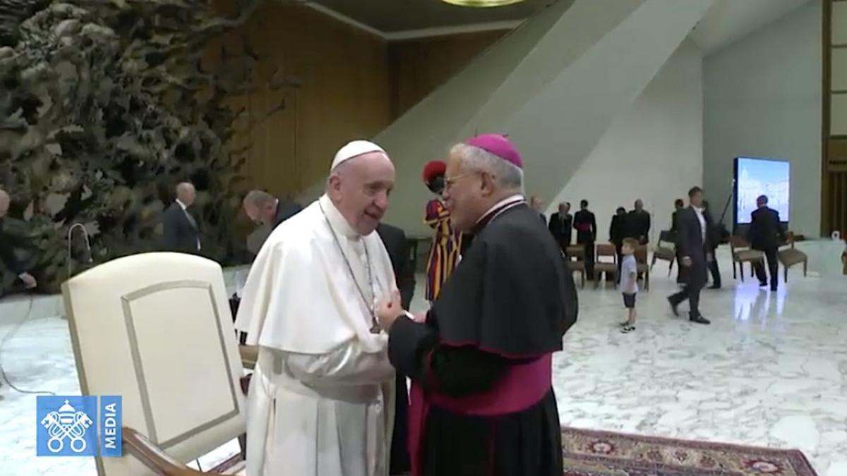 Demetrio Fernández y el papa Francisco.