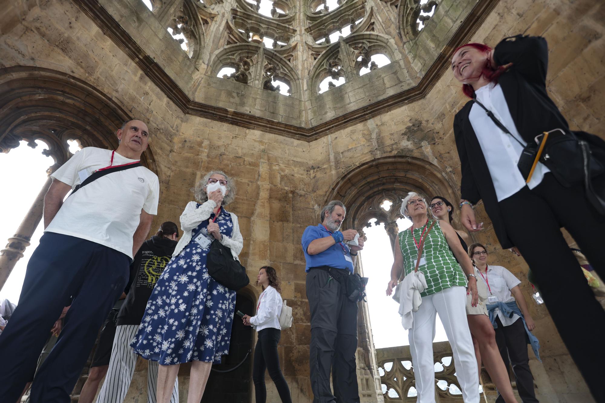 La primera subida turística a la torre gótica de la Catedral de Oviedo