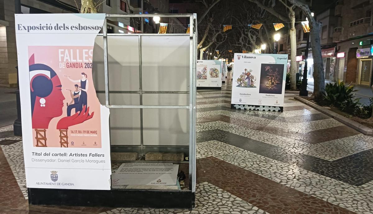 Desperfectos en los paneles anoche.