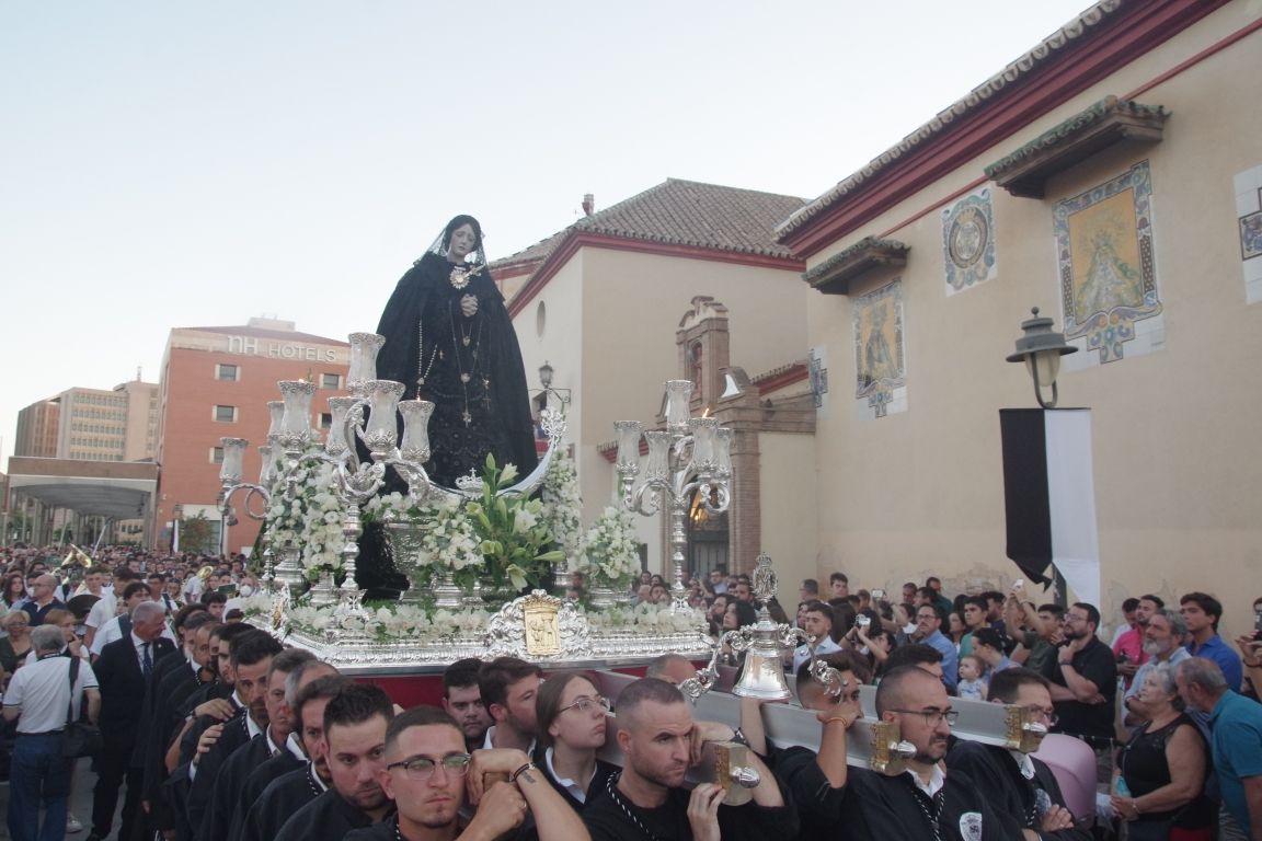 La procesión extraordinaria de Dolores del Puente, en imágenes