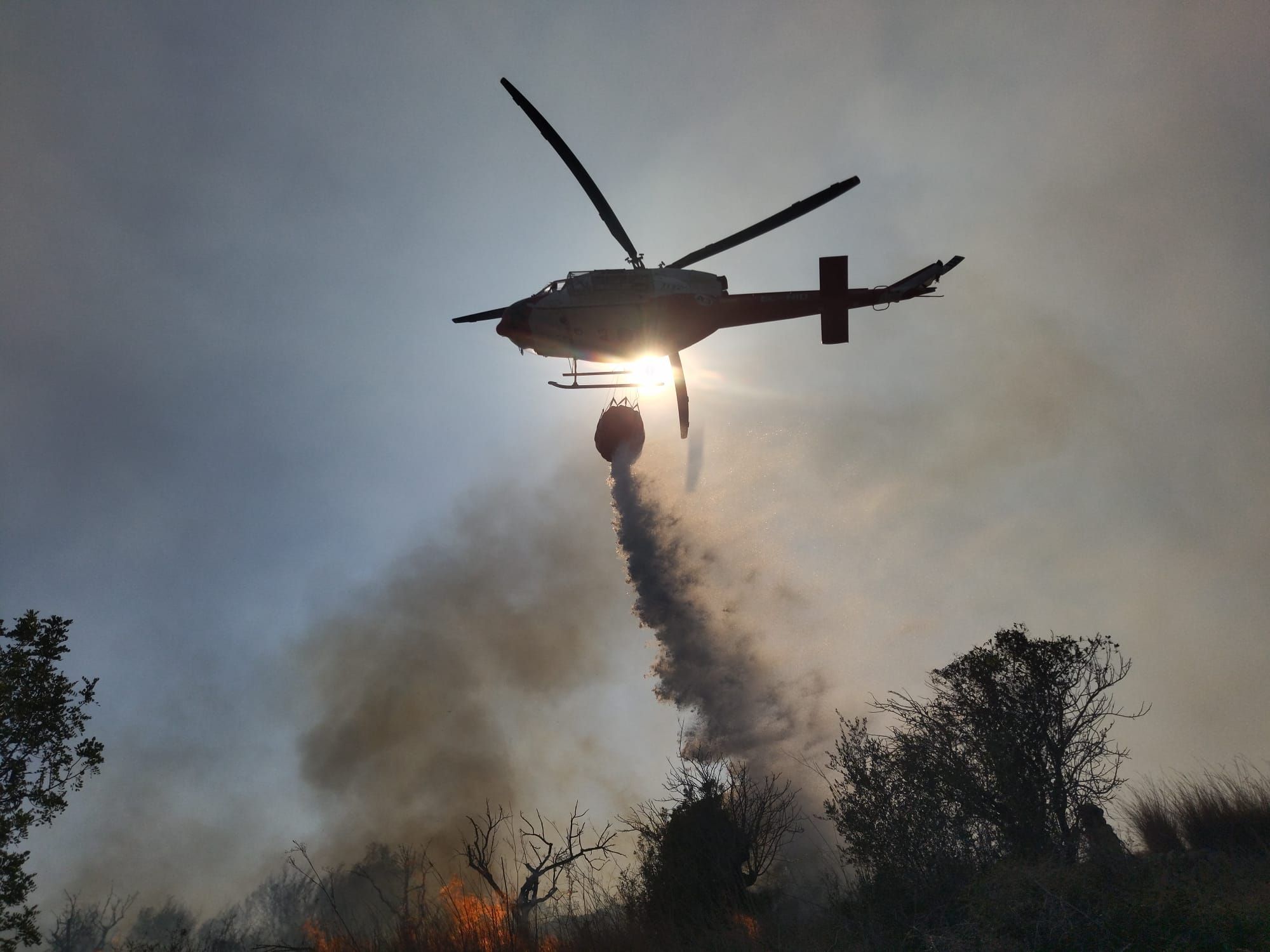 Las imágenes del virulento incendio de Xàbia