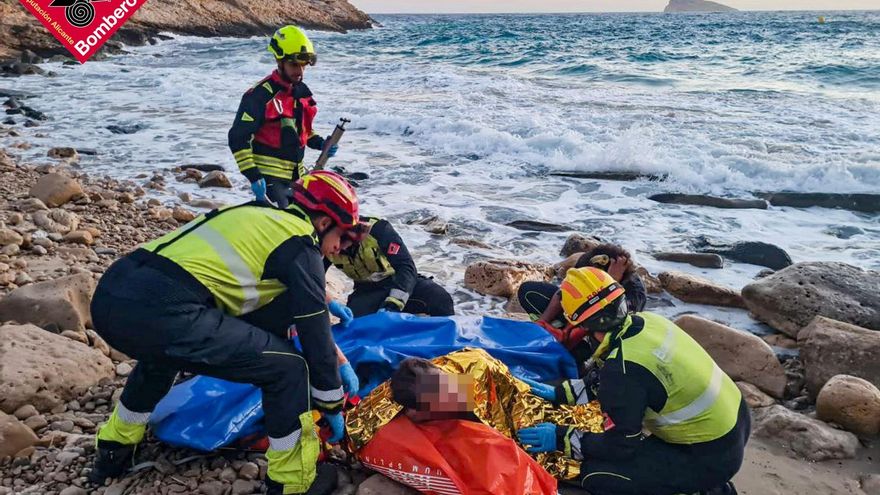 Rescatan a un hombre accidentado en una cala de Benidorm
