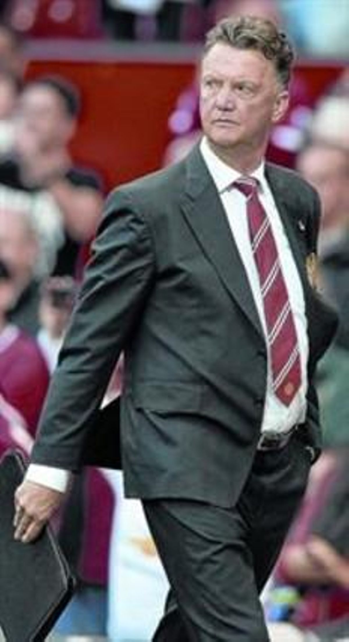 Van Gaal se’n va del camp al final del partit contra el QPR el dia 14.