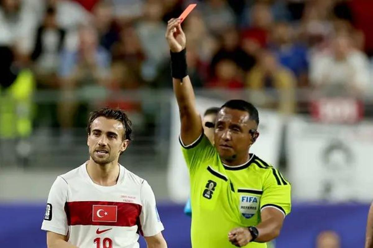 Barton aplicando la Ley Vinicius en el Turquía - Paraguay