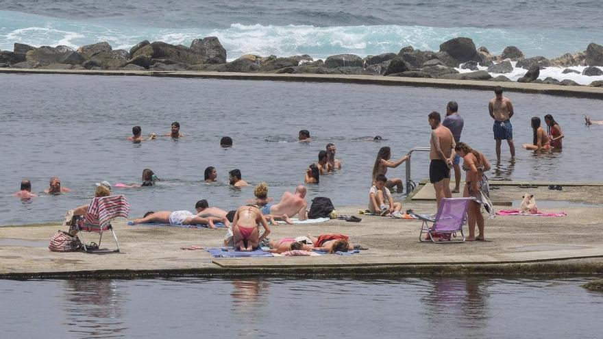Canarias se convierte en un horno: el Gobierno decreta la alerta por temperaturas que rozarán los 40 grados